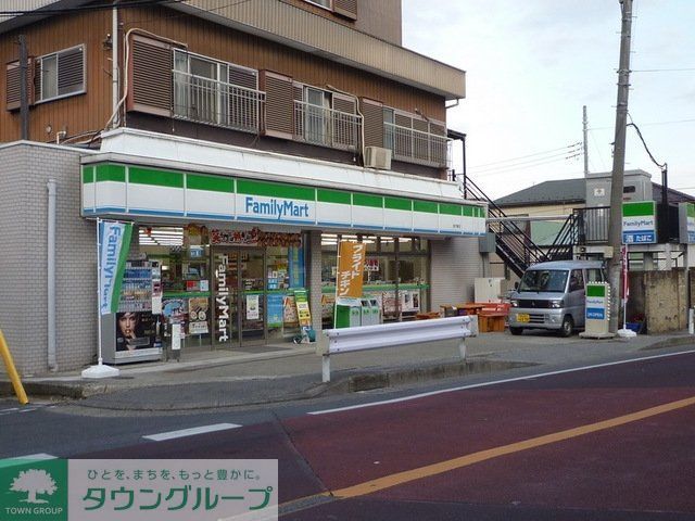 コンビニ　ファミリーマート松戸東店（コンビニ）まで204m