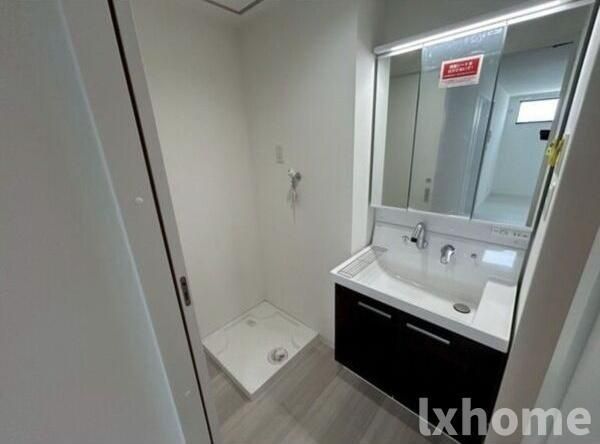 洗面設備　ゆったりとスペースのある洗面所