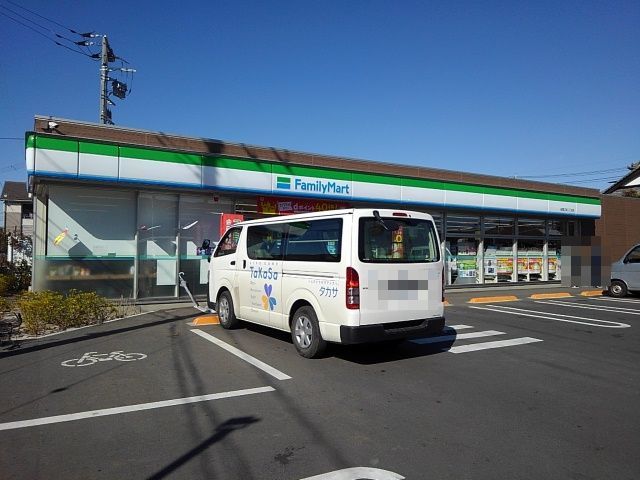 コンビニ　ファミリーマート（コンビニ）まで850m