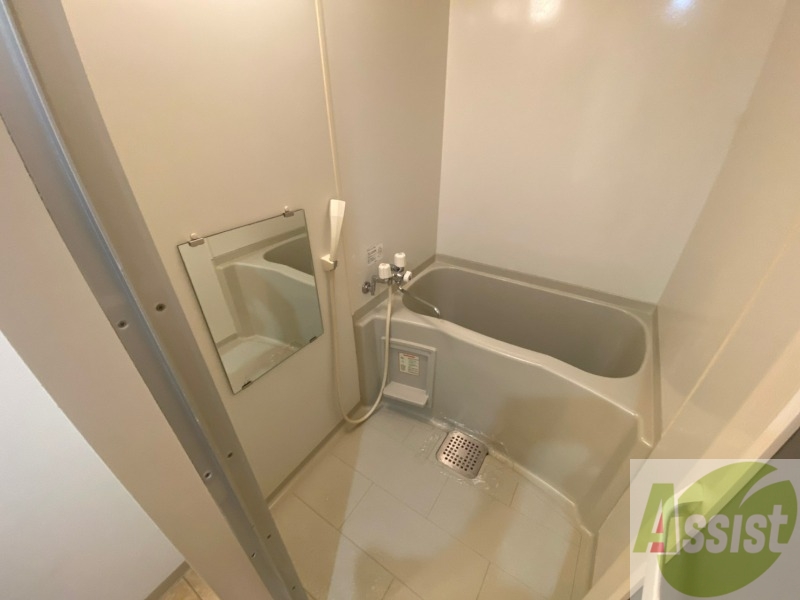 バス・シャワールーム　お風呂になります。一日の疲れを癒してくださいね。