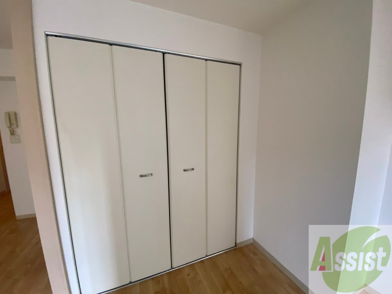 収納　寝室の収納です。部屋がすっきり片付きます。