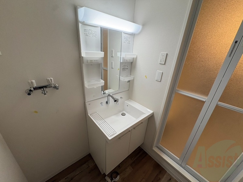 洗面設備　シャンプードレッサー。身支度はここでばっちりですね。