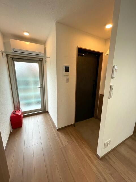 玄関　※別部屋参考写真