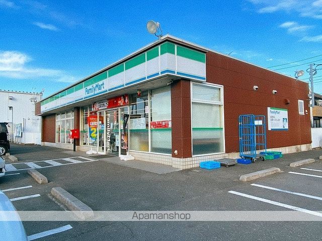 コンビニ　ファミリーマート（コンビニ）まで755m