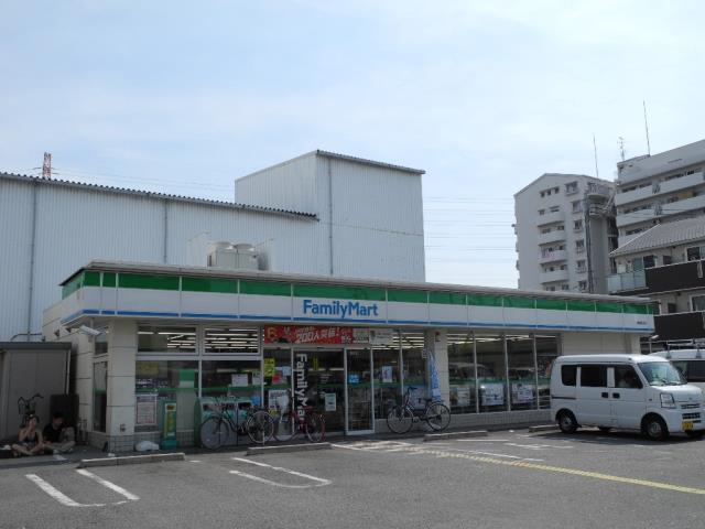 コンビニ　ファミリーマート（コンビニ）まで3030m