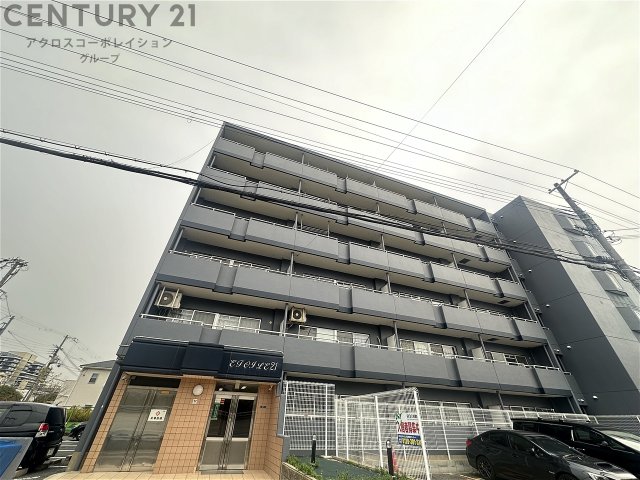建物外観　エレベーター付きで重たい荷物があっても楽々♪