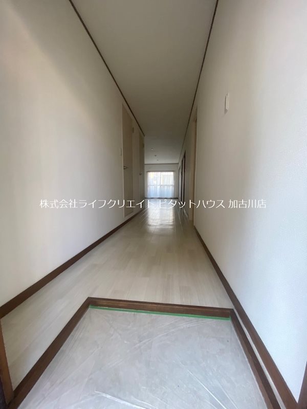 玄関　写真は1-B