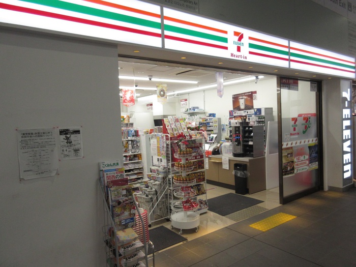 コンビニ　セブンイレブン（コンビニ）まで190m