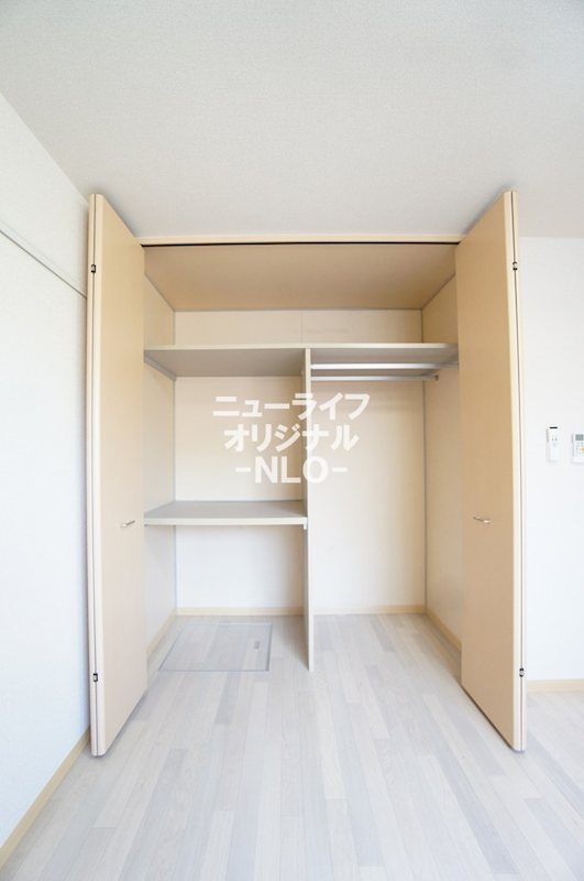 収納　洋室に大き目な収納があります♪