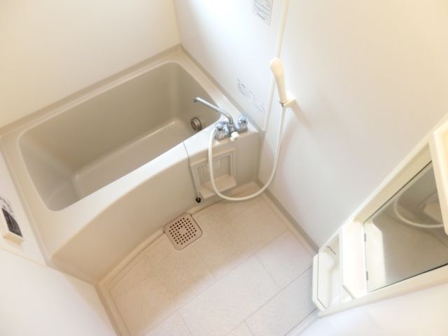 バス・シャワールーム　追炊き付きバス。もちろん浴室乾燥機も付いてます。