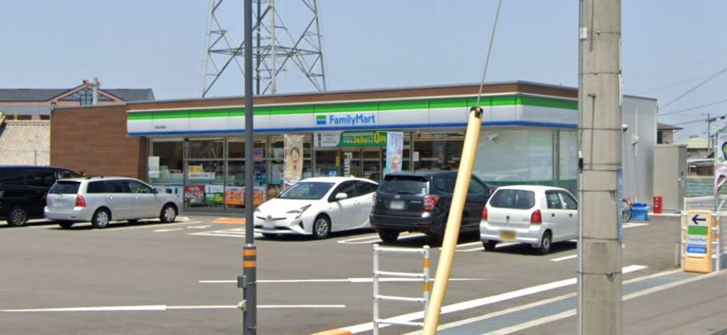 コンビニ　ファミリーマート新居浜郷店（コンビニ）まで274m