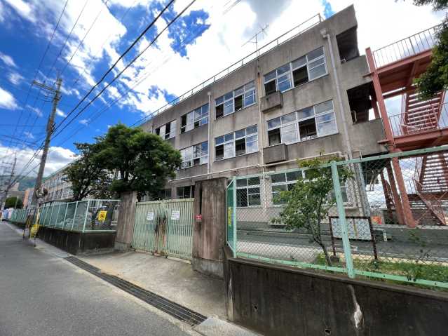 小学校　東大阪市立義務教育学校　池島学園　前期課程校舎（小学校）まで703m