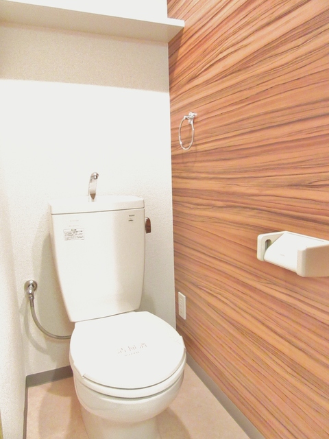 トイレ　トイレのアクセントクロスがオシャレですね！