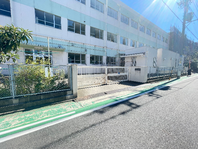 小学校　名古屋市立春岡小学校（小学校）まで422m