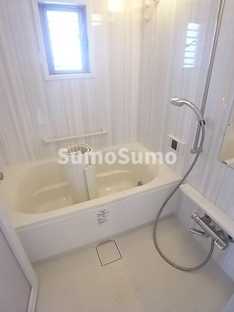 バス・シャワールーム　コンパクトで使いやすいお風呂です