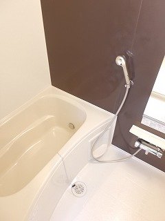 バス・シャワールーム　落ち着いた空間のお風呂です