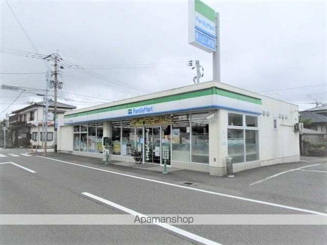 コンビニ　ファミリーマート（コンビニ）まで754m