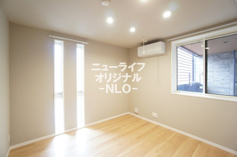 その他部屋・スペース　スリット窓からも明るい光が差し込みます☆