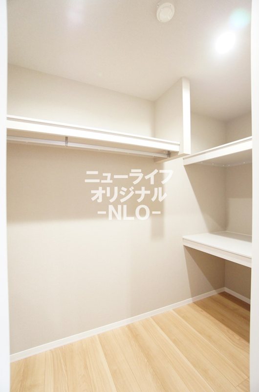 収納　洋服から布団類、鞄、小物まで収まるウォークインクローゼット☆