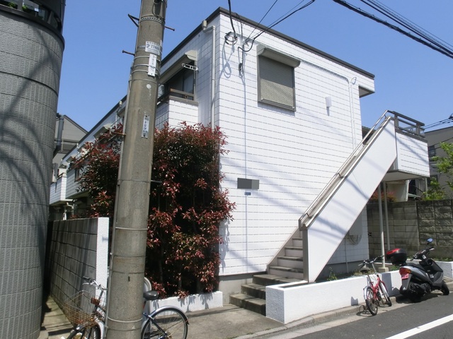 建物外観　閑静な住宅地に立地するアパートです。
