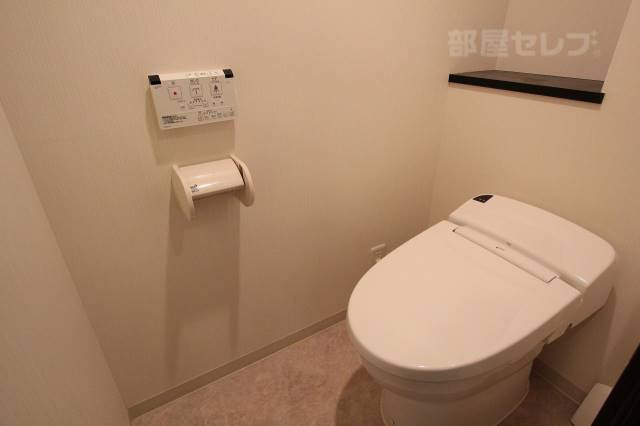 トイレ　ウォシュレットも標準設備です。