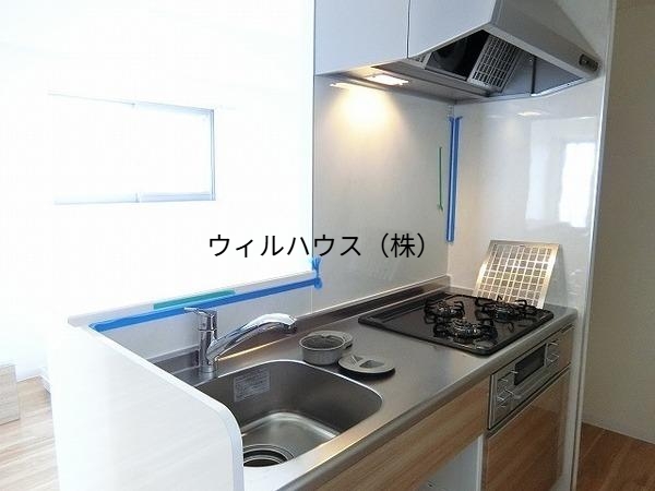 キッチン　３口コンロ付きシステムキッチン！