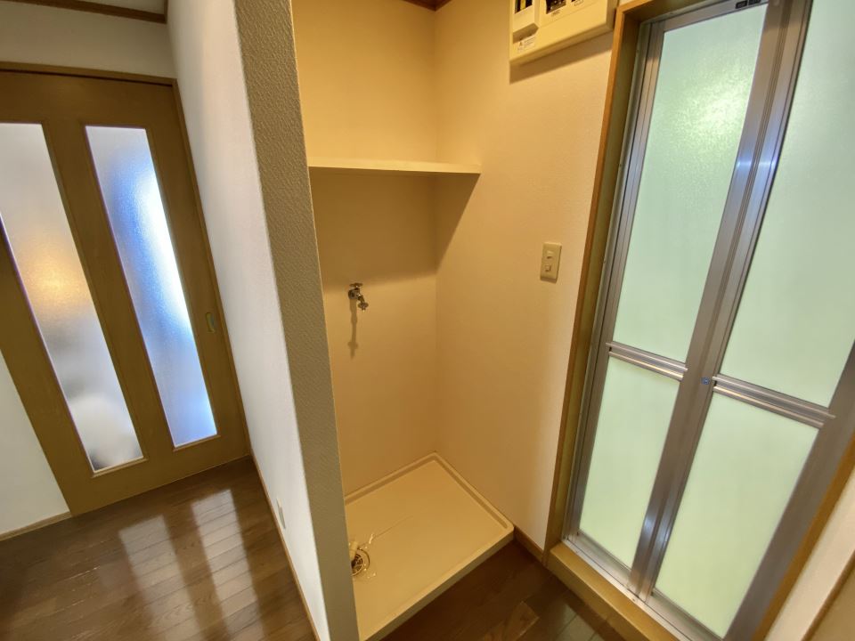 その他設備　灰・雨を気にしなくても良い室内洗濯機置場