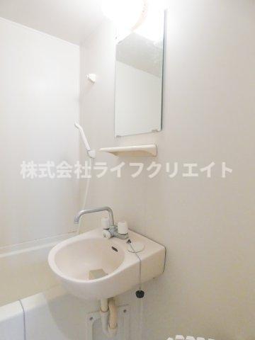 洗面設備　※クリーニング前の写真になります。