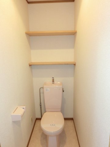 トイレ　※クリーニング前の写真になります。