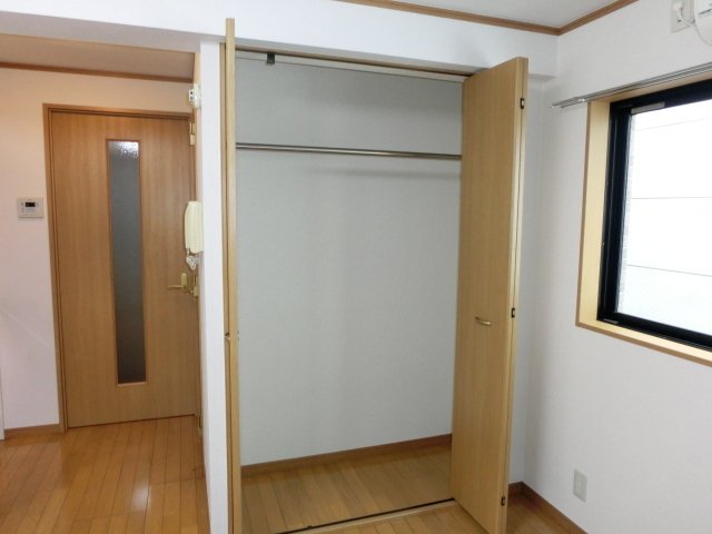 収納　※クリーニング前の写真になります。