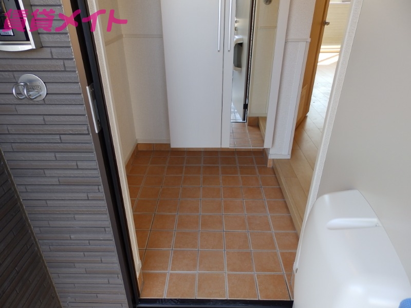 玄関　同タイプ部屋反転写真
