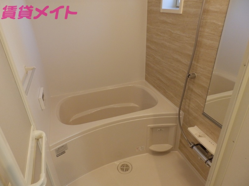 バス・シャワールーム　同タイプ部屋反転写真