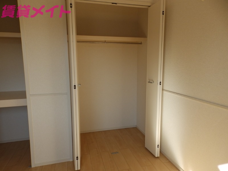 収納　同タイプ部屋反転写真