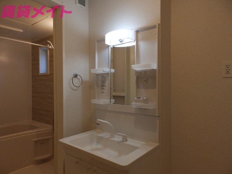 洗面設備　同タイプ部屋反転写真