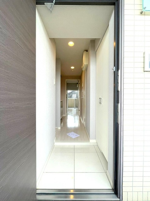 玄関　※別部屋の参考写真です。
