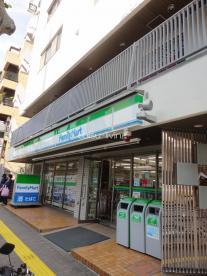 コンビニ　ファミリーマート南麻布五丁目店（コンビニ）まで74m