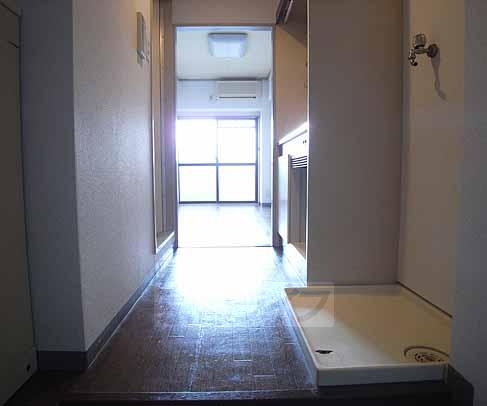 玄関　洗濯機は室内に。