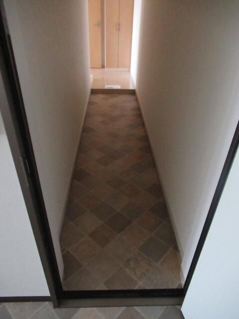 玄関　※別部屋参考写真