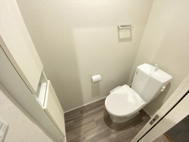 トイレ　温水洗浄便座付きのトイレです♪