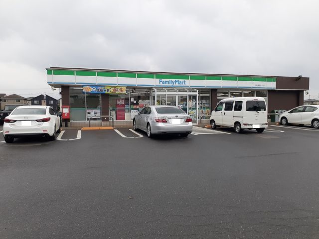 コンビニ　ファミリーマート四街道鹿放ケ丘店（コンビニ）まで566m