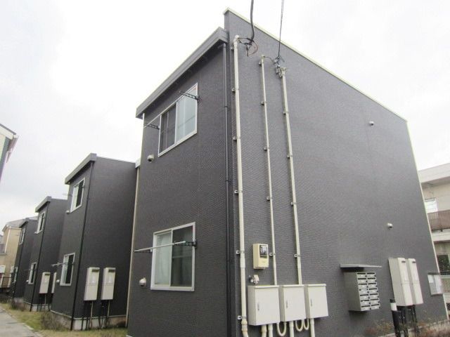 建物外観　★黒がシックな外観です★