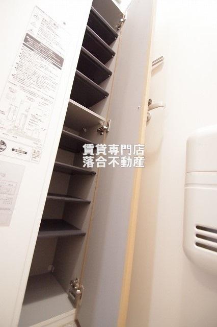 収納　シューズ収納