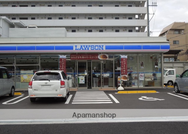 コンビニ　ローソン（コンビニ）まで666m