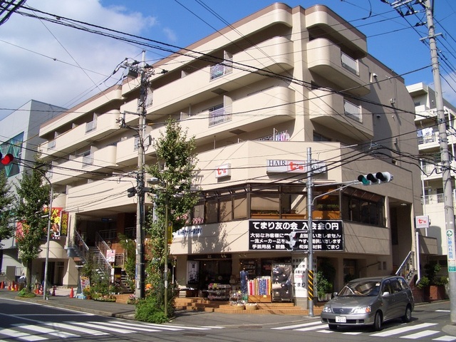 建物外観　駅まで明るい道のりを徒歩２分！