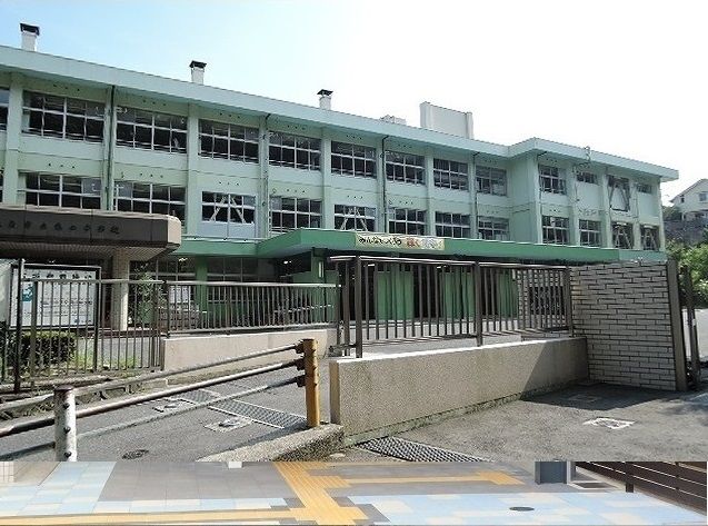 中学校　亀山中学校（中学校）まで2300m