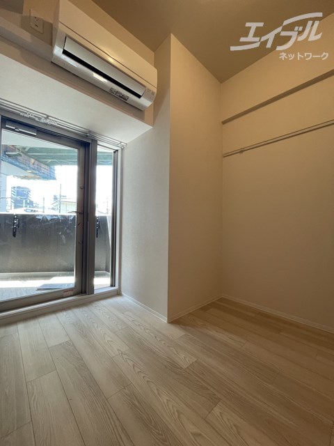 居室・リビング　白基調のお部屋になります！