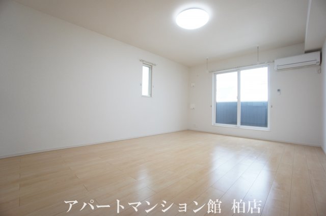 居室・リビング　同施工会社、同型タイプです