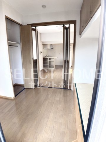 その他部屋・スペース　開放的な寝室です