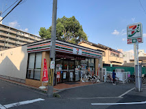 コンビニ　セブンイレブン JR塚本駅西店（コンビニ）まで212m