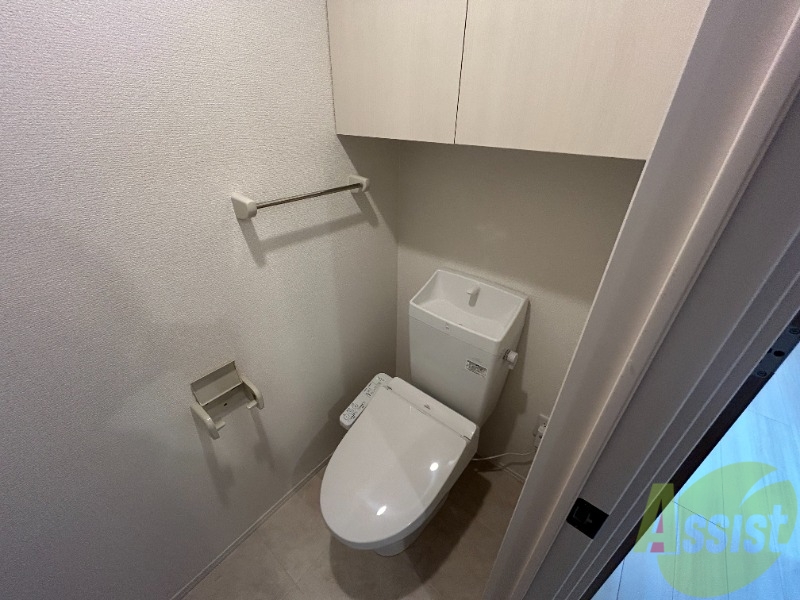 トイレ　トイレはこちら。温水洗浄便座付です。快適に過ごせそうです。